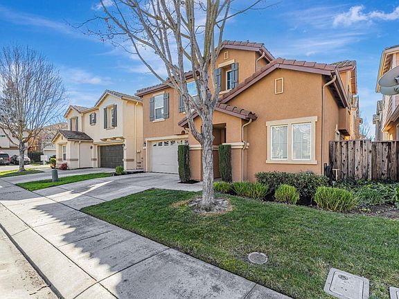 4th image of 3012 Calla Lily Lane