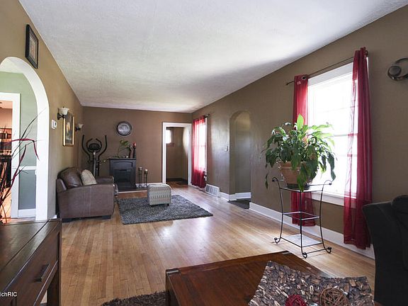 5th image of 215 Highland Ave