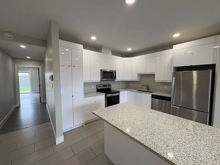 38 Concorde Way — Photo 2