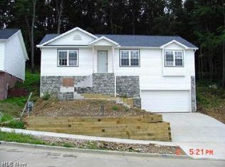 1037 Burbank St, Akron, OH 44305