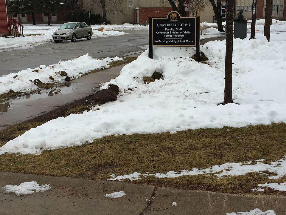 2nd image of 819 Scott Ave