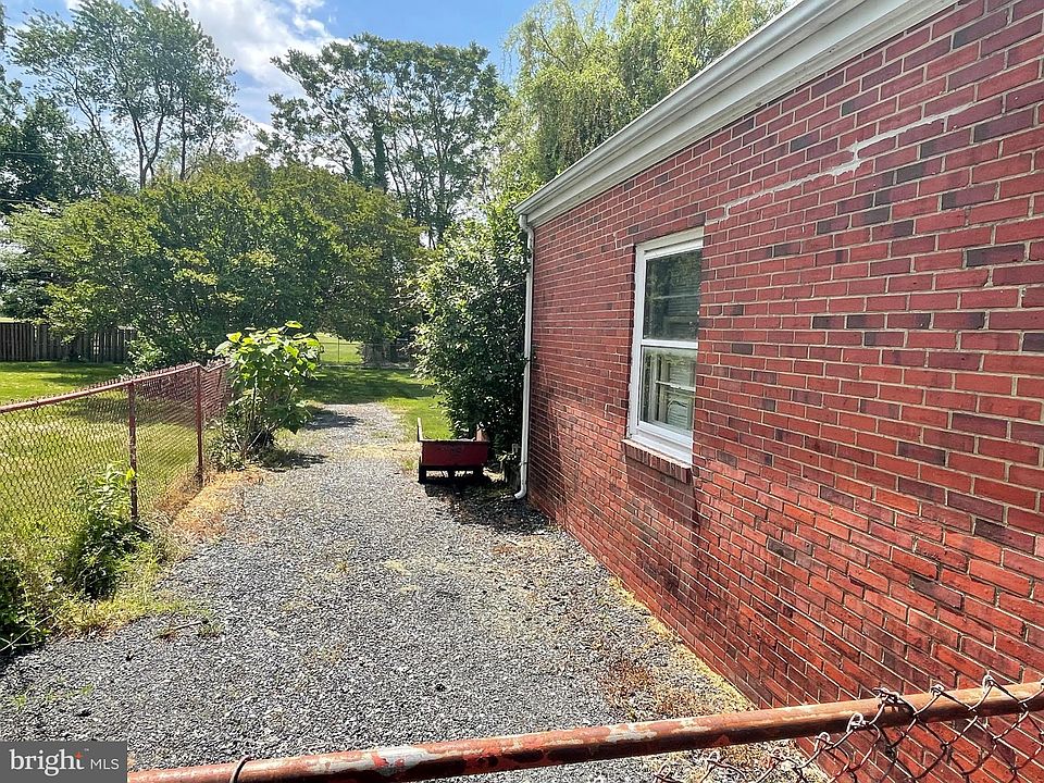2nd image of 728 E Loockerman St