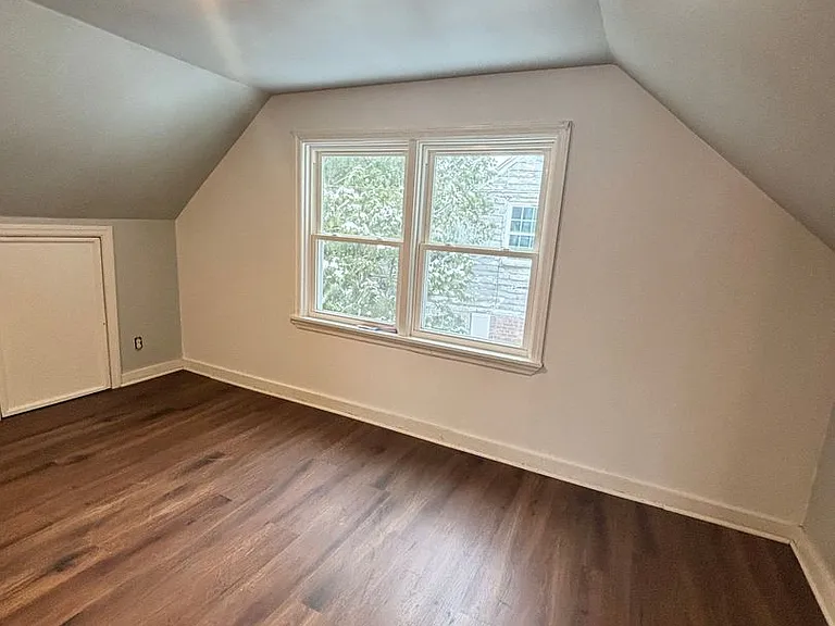 110 Victory Dr — Photo 21