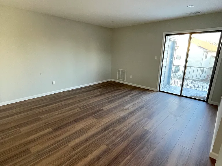 1909 Woodbridge Commons Way — Photo 8
