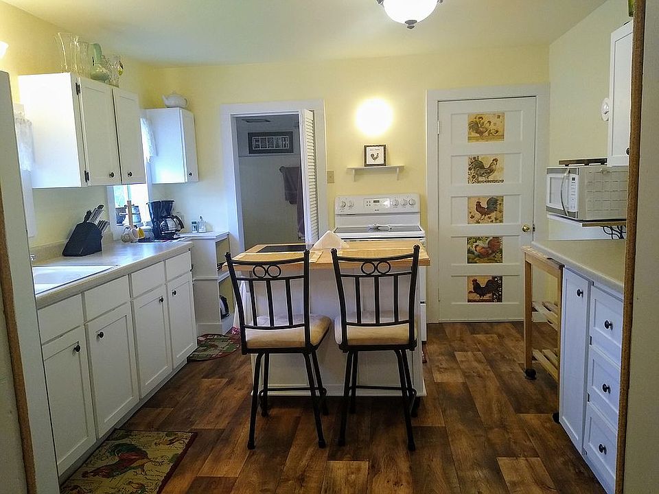 2nd image of 451 Broad St