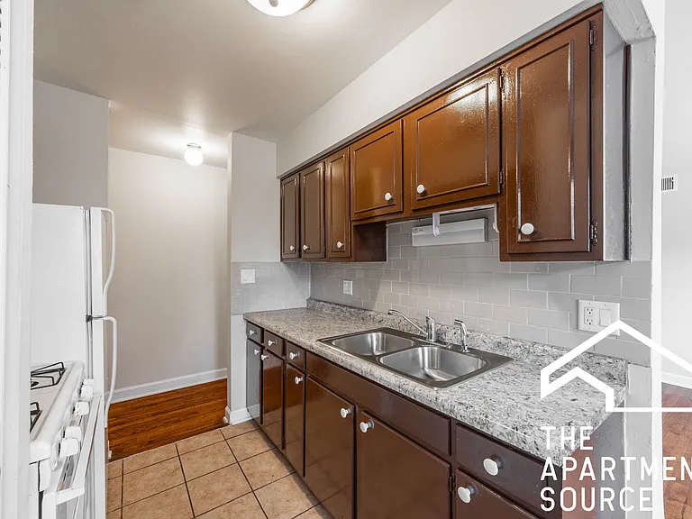 5919 N Kenmore Ave #208 — Photo 6