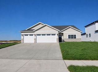 10235 Concord Dr, Horace, ND 58047