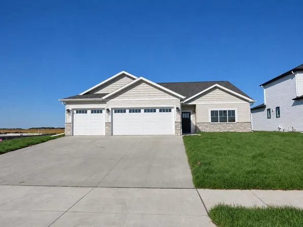 10235 Concord Dr, Horace, ND 58047