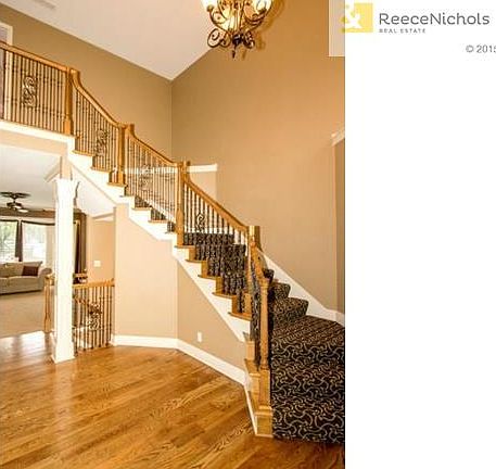 Staircase to 2nd level with upgraded stair carpet & steel spindl