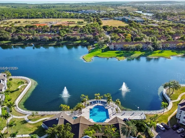 8670 SW 212th St APT 306, Cutler Bay, FL 33189