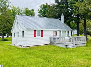 7186 Lakeside Dr, Bellaire, MI 49615