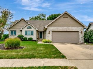1385 Hunters Run Dr, Bourbonnais, IL 60914