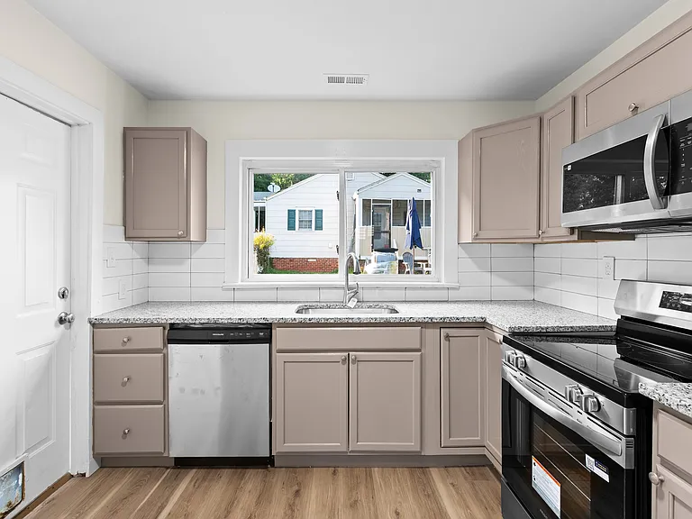 1444 Irving St — Photo 5