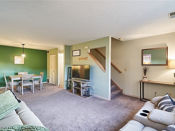 2nd image of 638 Tollis Pkwy Unit 6