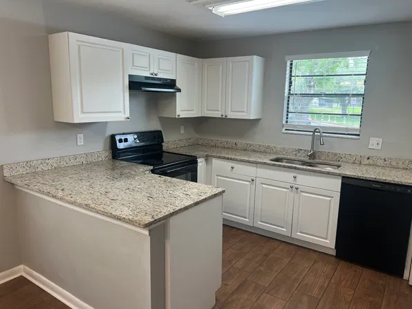 10101 Lake Oak Cir, Tampa, FL 33624