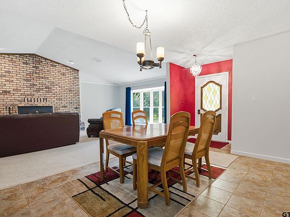 5th image of 546 Woodside Dr