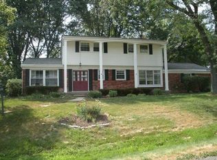 26187 Greythorne Trl, Farmington Hills, MI