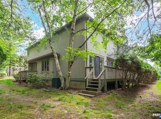 600 Apache Ct, Mahwah, NJ 07430