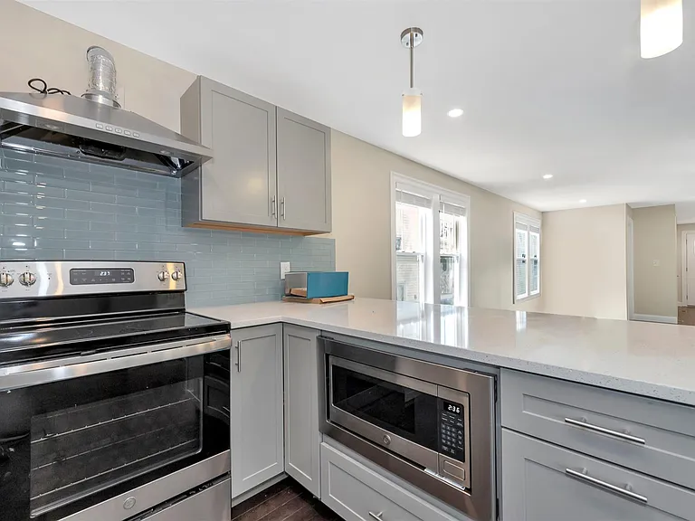 39 Wright Ave #1 — Photo 4