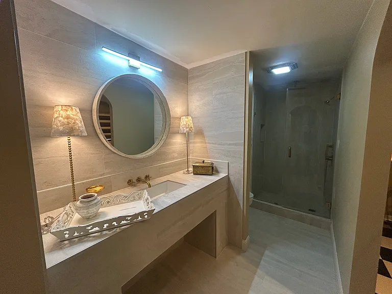 100 W Summit Hill Dr #203 — Photo 8