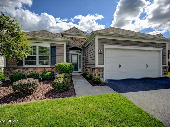 3 W Rossini Court, Farmingdale, NJ 07727