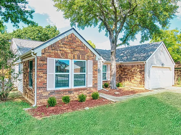 409 Sage Ln, Euless, TX 76039