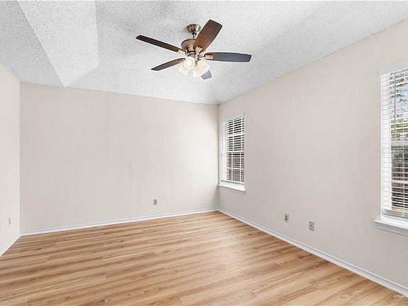 5th image of 1709 Jonquil Ave