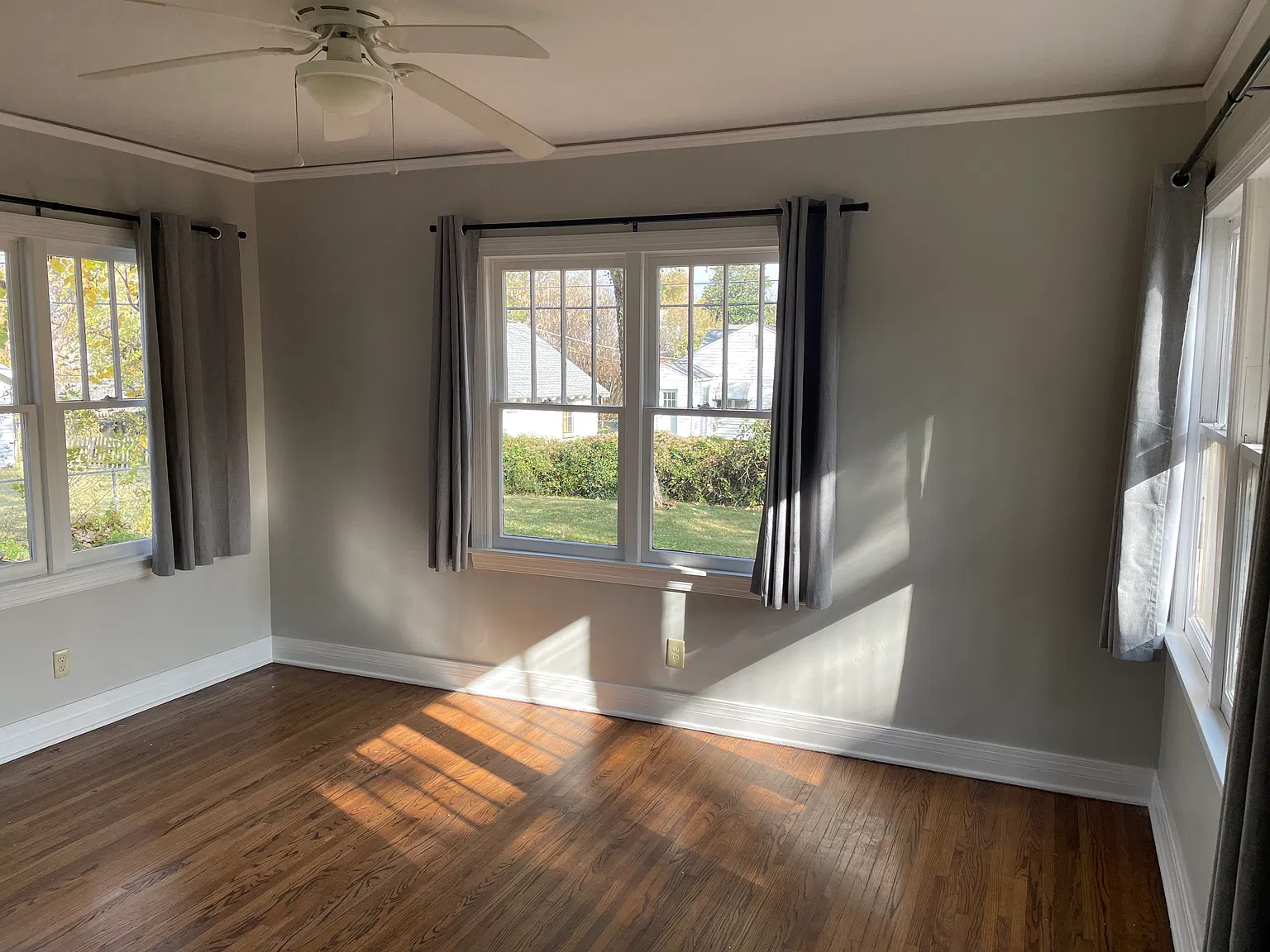 1311 S Oswego Ave — Photo 2