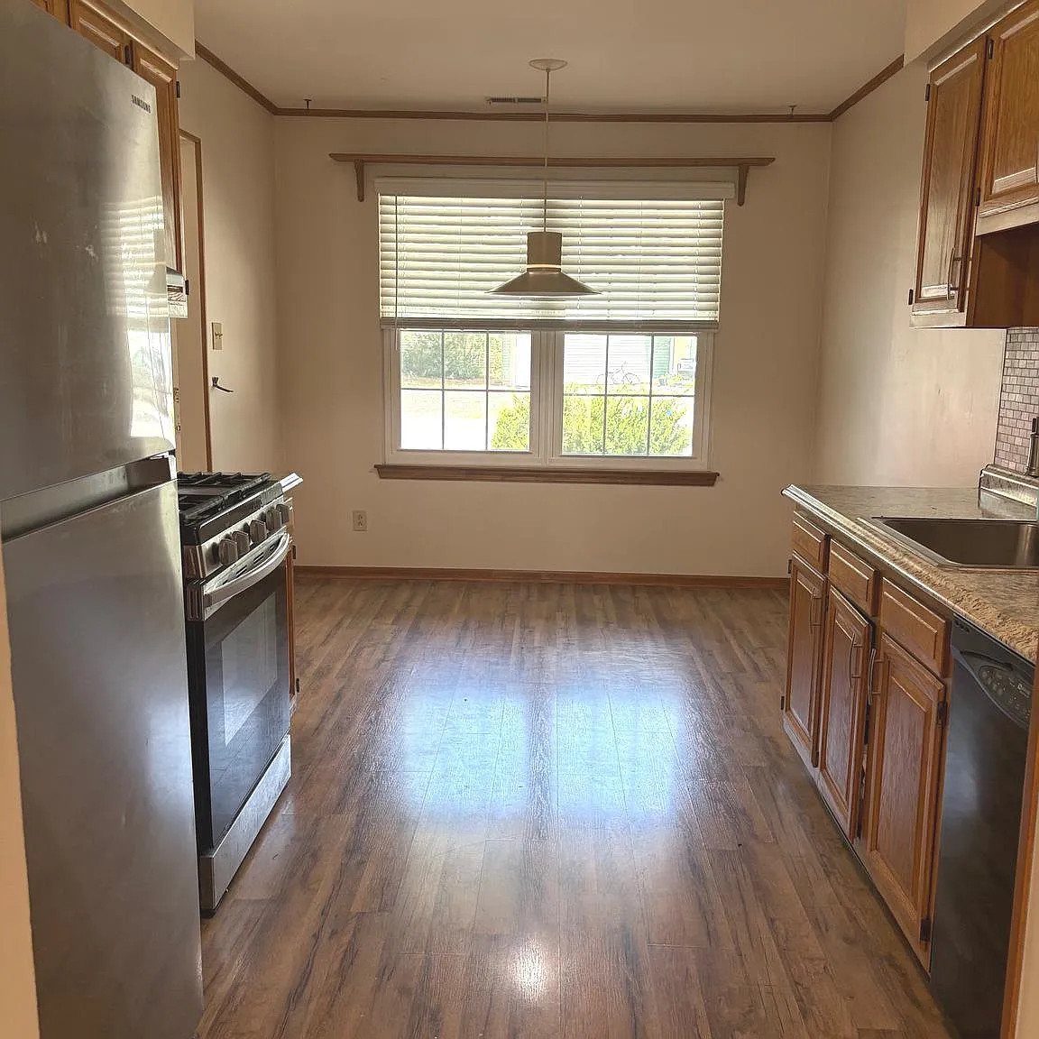 3 bed, 2.5 bath, 1476 sqft, $2,700 — Photo 4