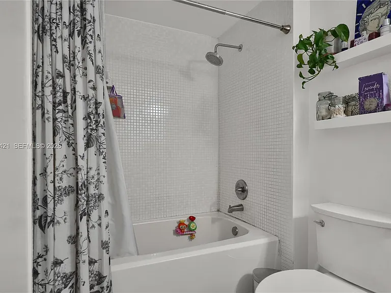 500 NE 29th St #901 — Photo 8