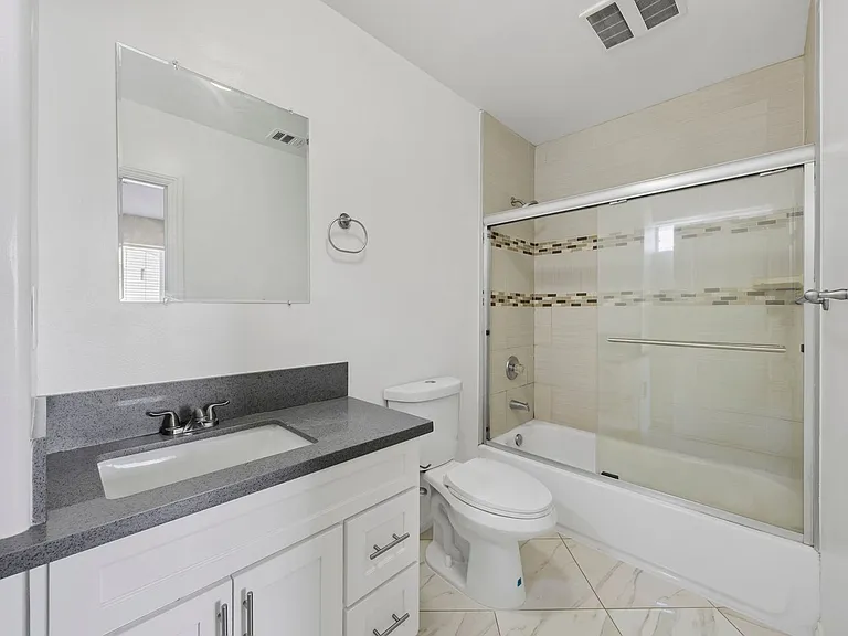 872 N Edgemont St #8721 — Photo 20