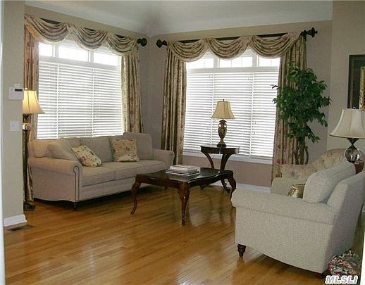 4th image of 275 S Ocean Ave