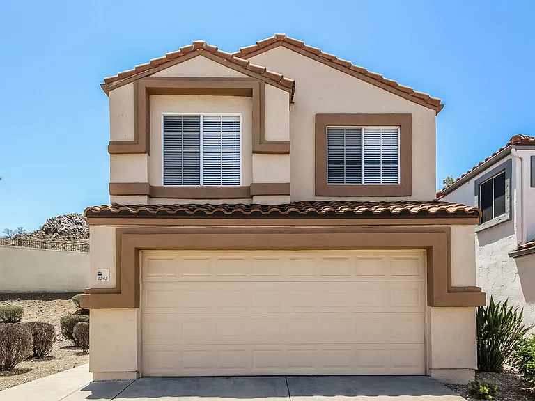 2345 E Gelding Dr — Photo 1