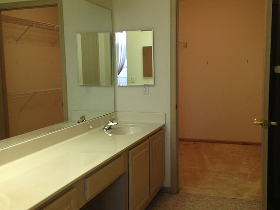 5th image of 690 Hampton Woods Dr