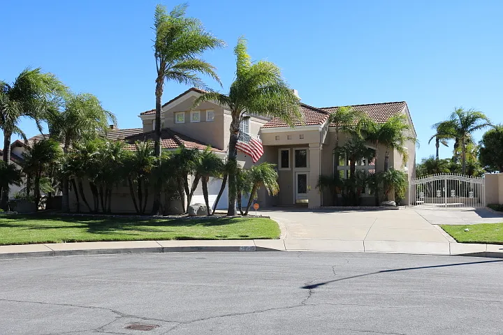 14049 Claremont Ln
