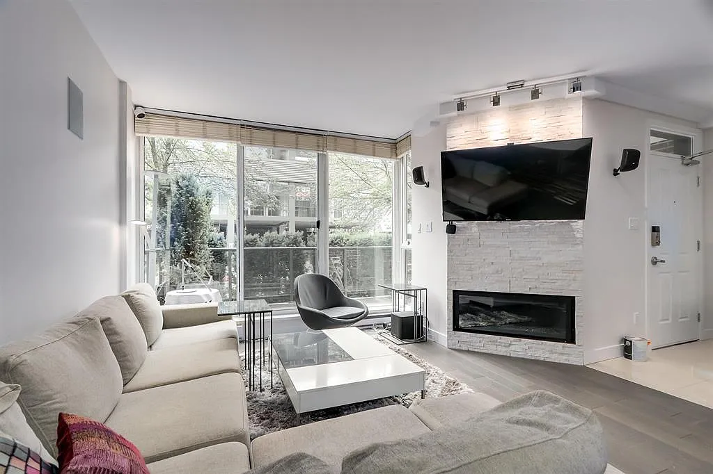 3 bed, 2.5 bath, 1718 sqft, $5,500 — Photo 1