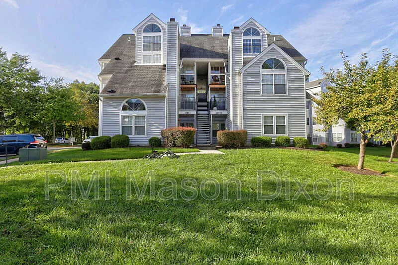 2 bed, 2.0 bath, 876 sqft, $2,000 — Photo 1