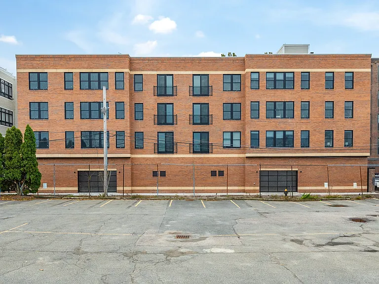 340 W 2nd St #8 — Photo 18