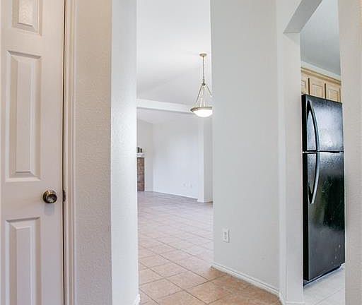 4th image of 213 Shadow Grass Ave