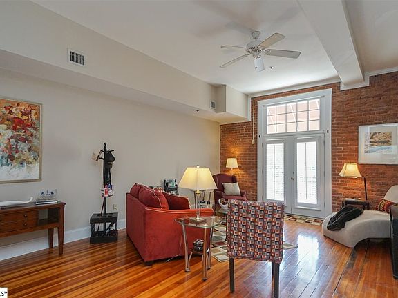 4th image of 100 W Court St Unit 2H