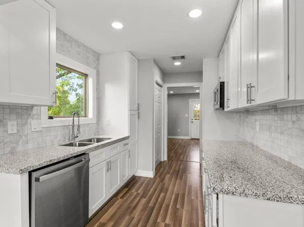 5210 Pickfair St, Houston, TX 77026