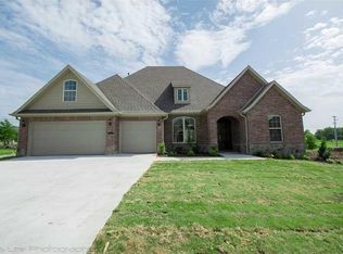 3825 Spanish Bay Pl, Fayetteville, AR 72701