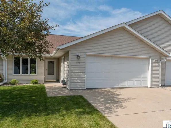 124 Blue Bird Path, Mankato, MN 56001