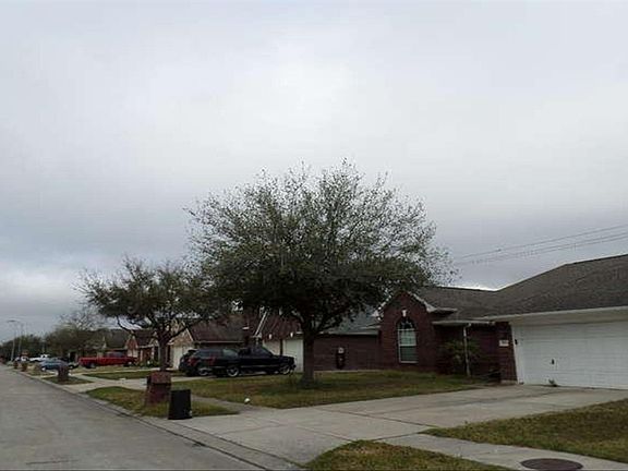 4th image of 11015 Fairwood Dr