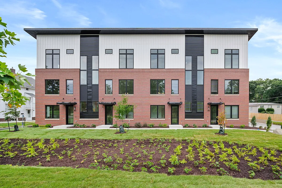Building Photo - 4824 Ingersoll Ave #4824