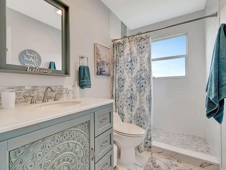 302 Venice Dr — Photo 23