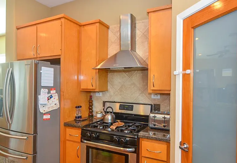 3010 Caroline St — Photo 13