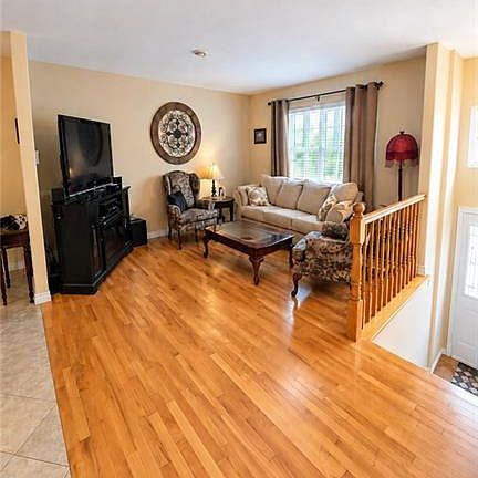 5th image of 44 Beech St #42