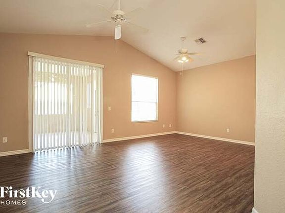 3rd image of 3300 Oak Hill Pl