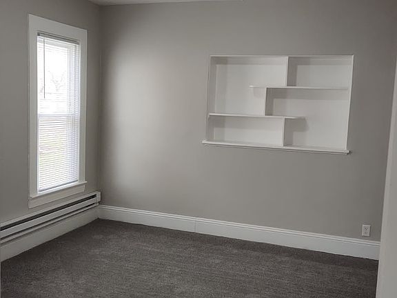 4th image of 842 Lake Ave #102
